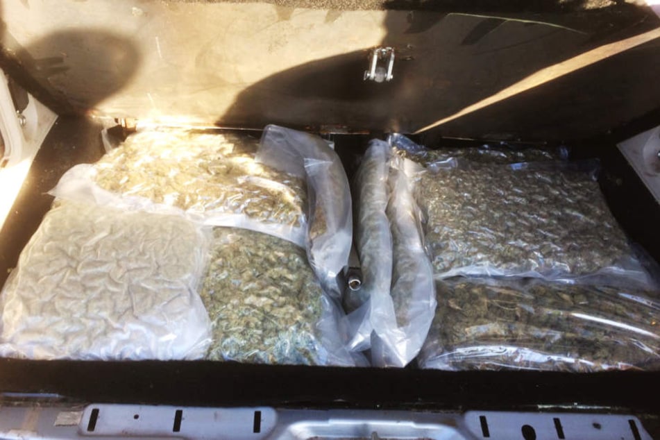 15,3 Kilo Marihuana fanden die Beamten im Kofferraum.