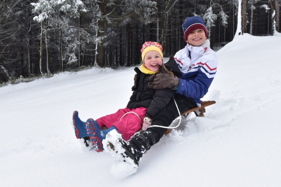 Im Erzgebirge herrschen wieder beste Bedingungen für Skifahrer und Rodler.