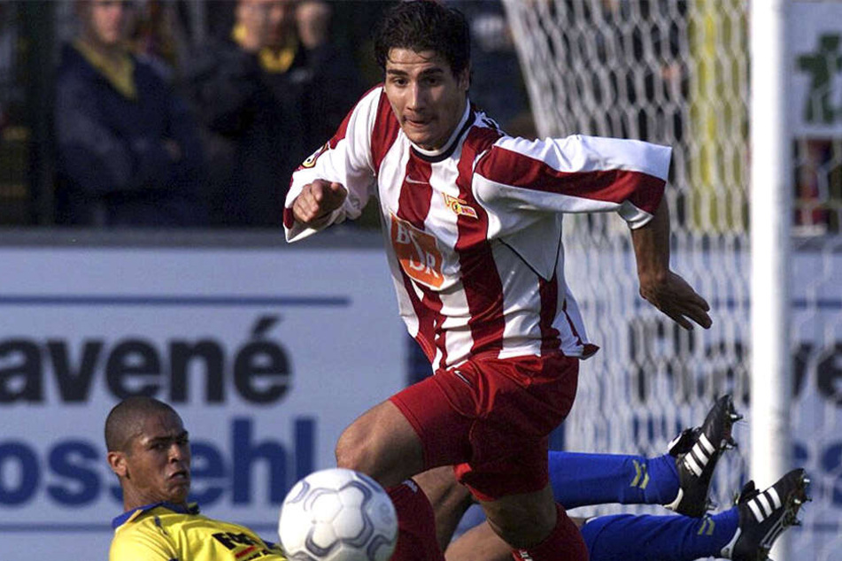 Cristian Fiel in der Saison 2001/02 im Trikot des 1. FC Union Berlin. Hier hat er sich gegen den Schweinfurter Marcio Muniz durchgesetzt.