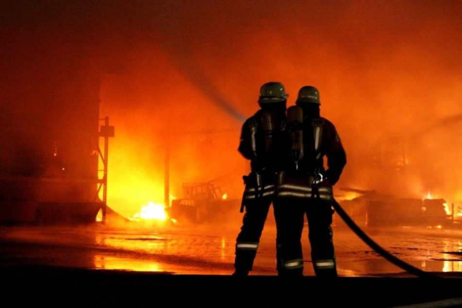 Die Feuerwehr brachte den Brand unter Kontrolle. (Symbolbild)
