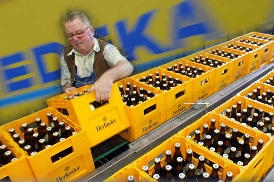 Edeka hat großes Interesse an der Herforder Brauerei, die zur Warsteiner Gruppe gehört. (Symbolbild)