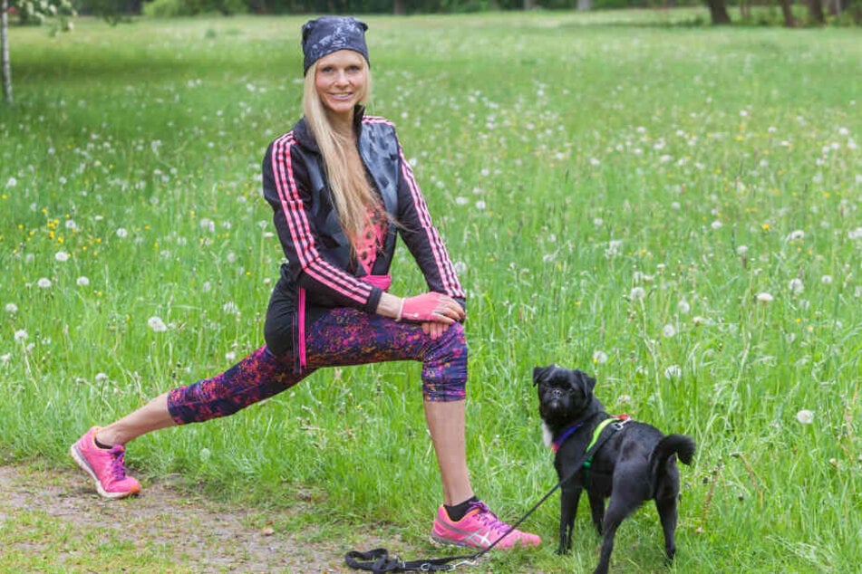 Henriette gab mit ihrem Mops Klitschko (4) Fitness-Kurse für Hundebesitzer.