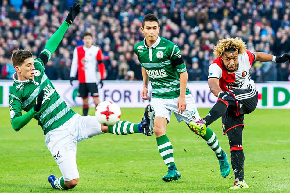Stijn Spierings (l.), hier noch im Trikot von Sparta Rotterdam im Derby gegen Feyenoord, war für Waalwijk gegen die Go Ahead Eagles mit zwei Toren einer der Spielentscheider.