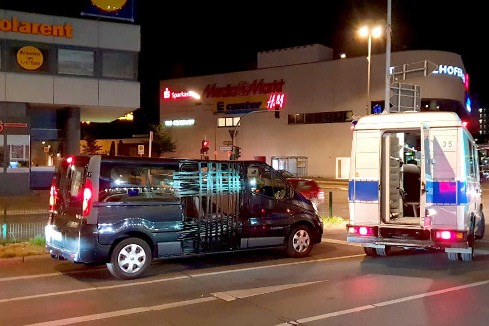 In diesem Zustand war ein Fahrer in seinem Transporter in Berlin-Tempelhof unterwegs.