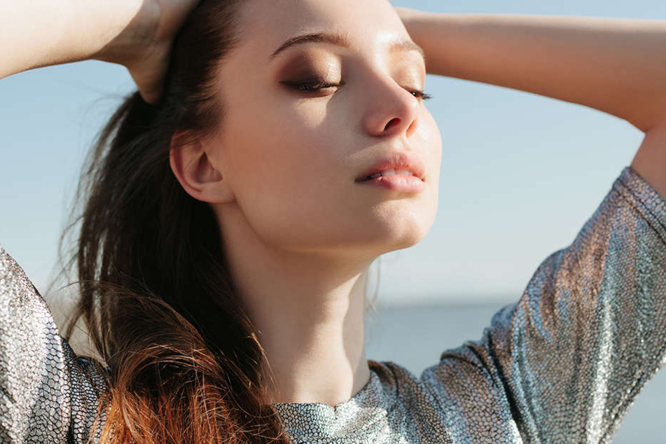 Die Sonne genießen? Das bringt den Hormonhaushalt anfangs ganz schön durcheinander.