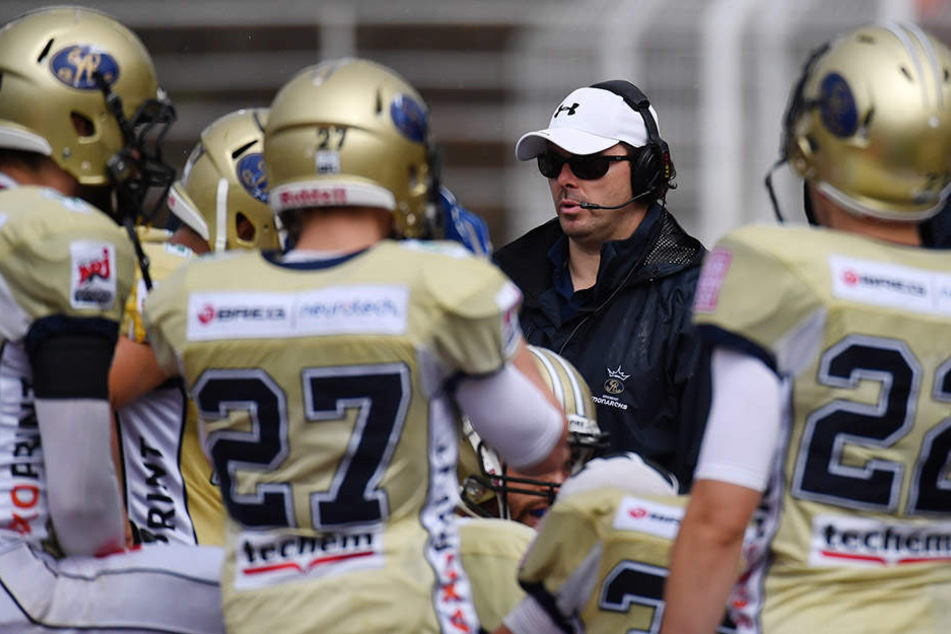 Headcoach John Leijten (M.) will mit seinen Monarchs am Sonntag den Einzug ins Halbfinale perfekt machen.