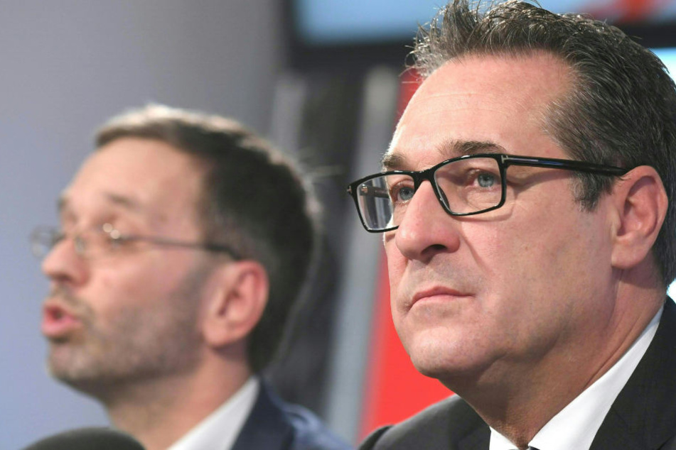 FPÖ-Generalsekretär Herbert Kickl und FPÖ-Chef Heinz-Christian Strache (r) bei einer Pressekonferenz in Wien.