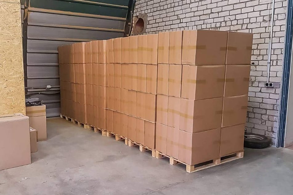 Eine illegale Zigarettenfabrik haben die Behörden in Lettland ausgehoben.