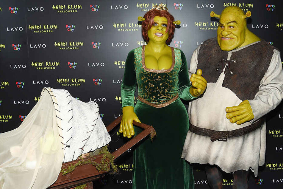 Heidi und Tom kamen als Shrek und Fiona - und hatten Mini-Shreks im Schlepptau.