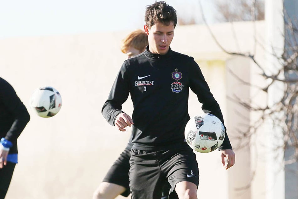 Clemens Fandrich im Trainingslager am Ball. Der Mittelfeldmann ist super drauf.