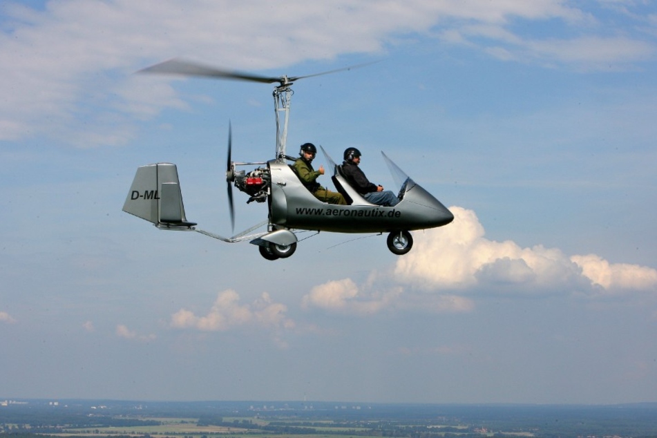 Die beiden Menschen waren mit einem sogenannten Tragschrauber unterwegs.