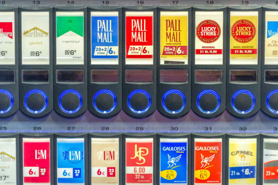 In der Nacht zu Samstag sprengten unbekannte Täter die Automaten. (Symbolbild)