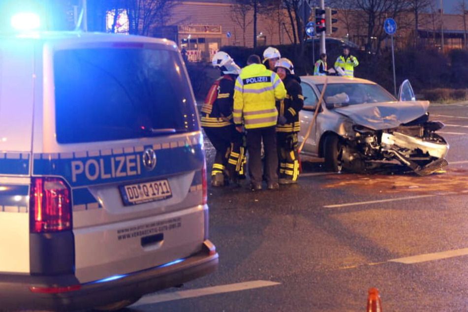 Schwerverletzte Fahrer machen nach Unfall in Leipzig unterschiedliche Aussagen