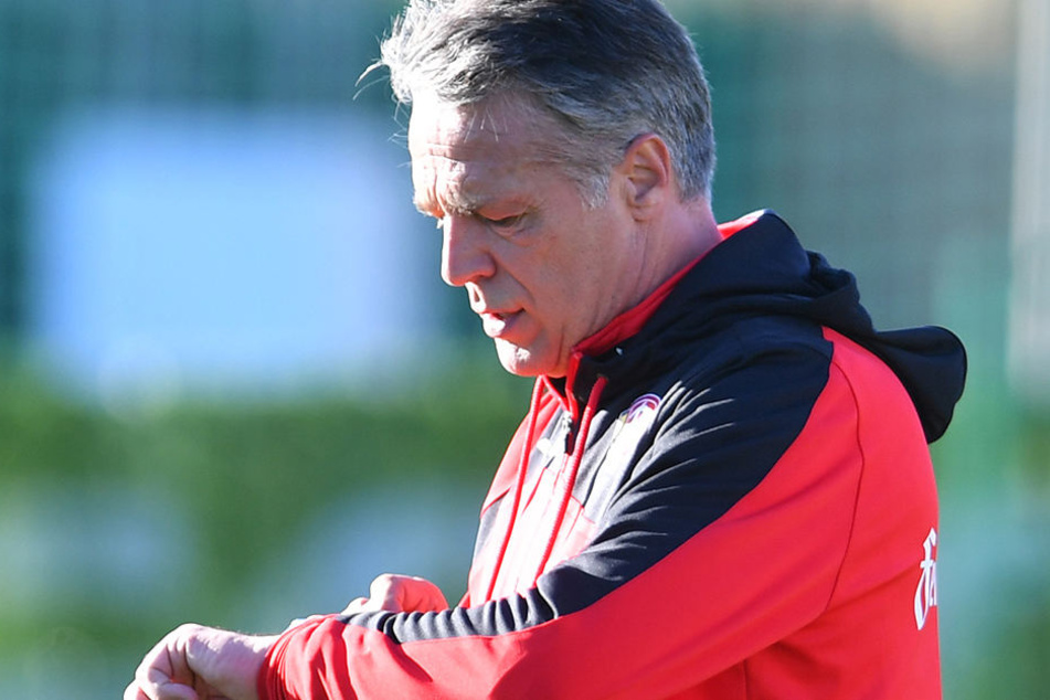 Die Zeit drängt! In acht Tagen greift Dynamo-Trainer Uwe Neuhaus mit seiner Truppe wieder in der 2. Liga an.
