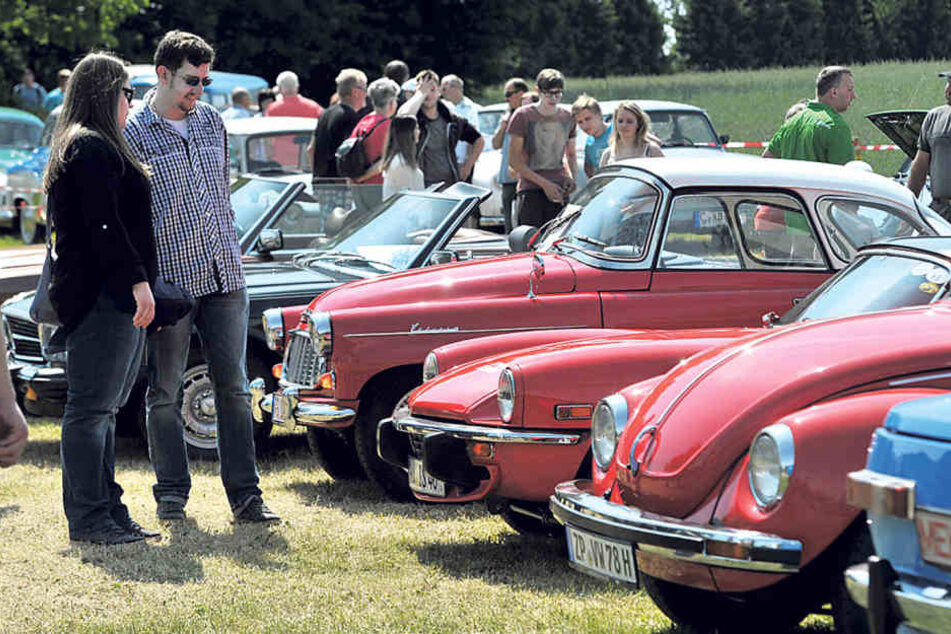 Von der Citröen-Ente bis zum VW Käfer alles dabei: Im Marienberger Ortsteil
Lauta fand gestern die 12. Technik- und Oldtimerschau statt.