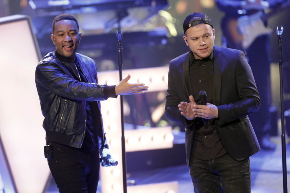 Ein harmonisches Duo: John Legend (links) und Tay sangen zusammen Legends Song "Love Me Now".