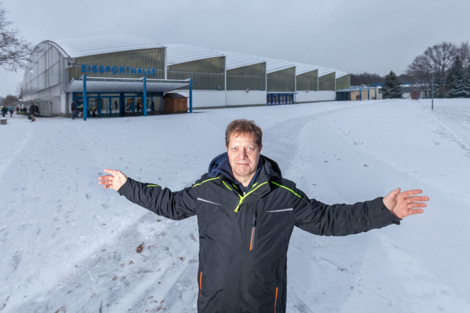 Initiator Thomas Ebell (54) befürchtet, dass seine Petition für die 50-Meter-Schwimmhalle im Stadtrat untergeht.