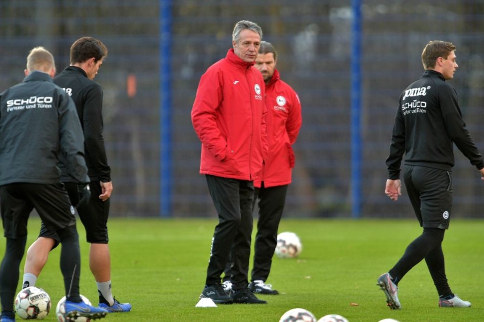 DSC-Trainer Uwe Neuhaus beobachtete das Training ganz genau.