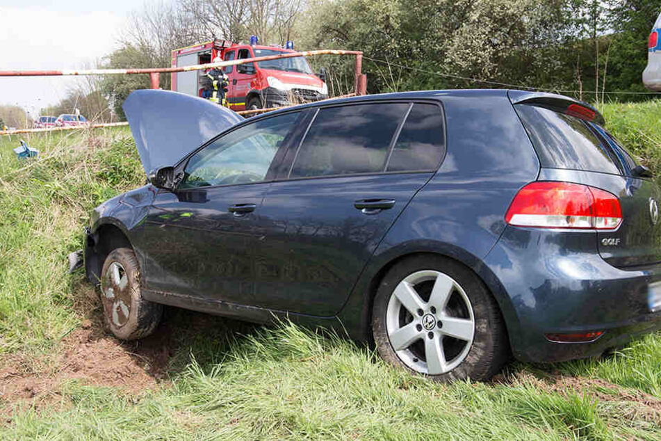 Der Fahrer wurde bei dem Unfall schwer verletzt.