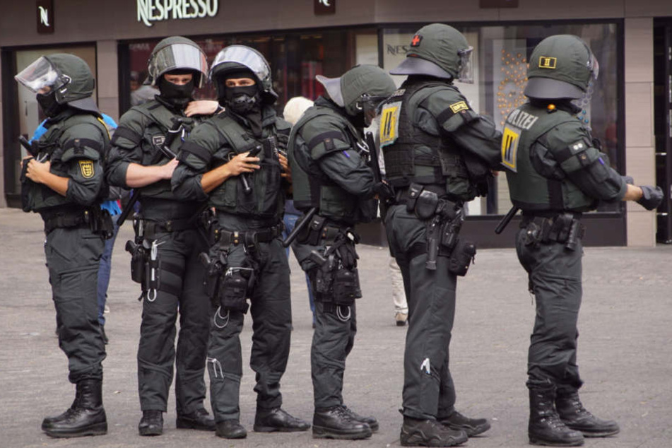 Zahlreiche Polizisten waren im Einsatz, da es bei vergangenen "Demos für alle" Ärger mit der linken Szene gab.