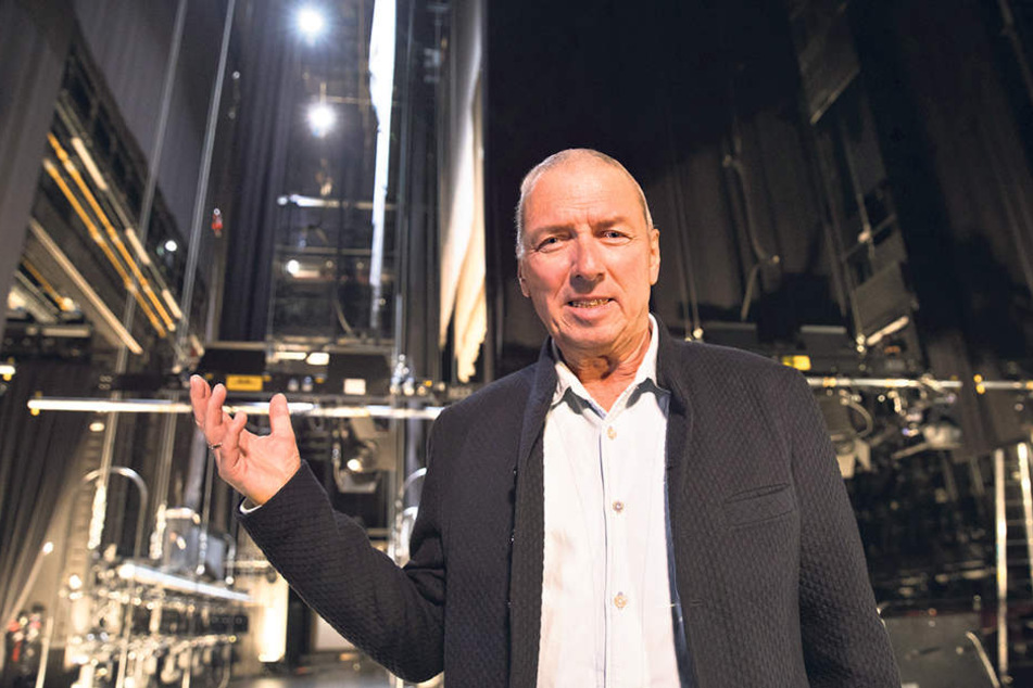 Intendant Wolfgang Schaller (65) auf der Hauptbühne der Operette. Was ihn tröstet: „Viele Theater
haben angerufen, Bedauern ausgedrückt, Hilfe angeboten.“