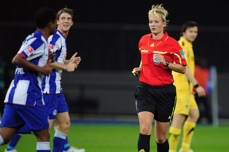 Im Oktober 2010 pfiff Bibiana Steinhaus die Partie Hertha BSC gegen Alemannia Aachen in der 2. Bundesliga.