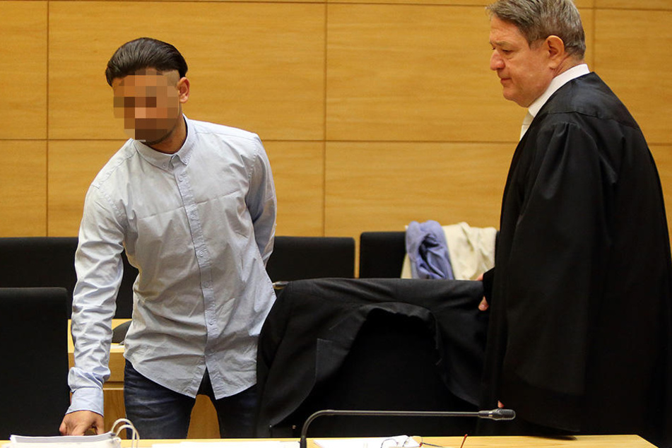 Dem 21-jährigen Angeklagten (li.) wird versuchter Totschlag vorgeworfen.