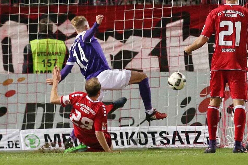 Pascal Köpke trifft für Aue zum Ausgleich.