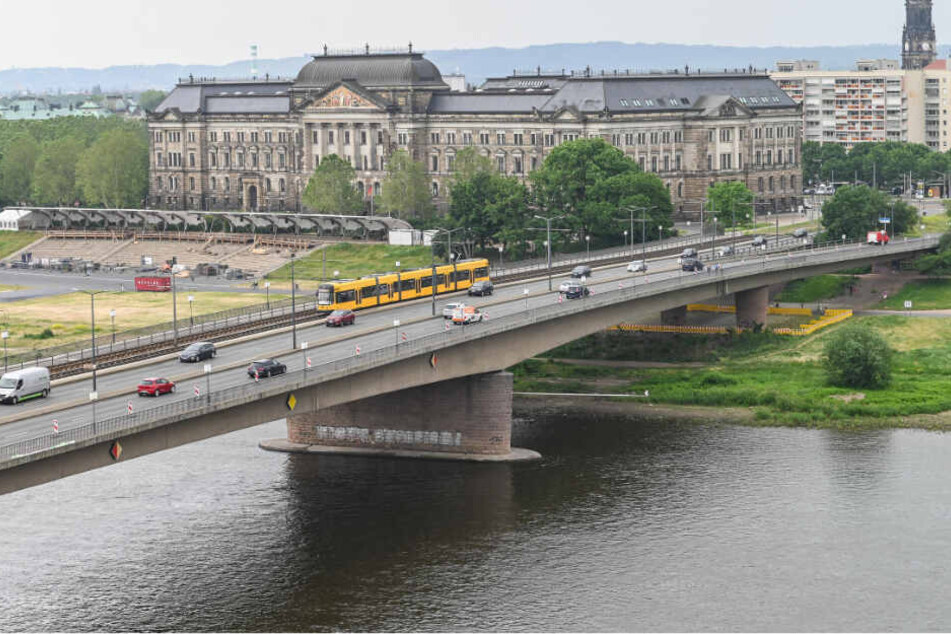 Ab Montag ist die Carolabrücke halbseitig gesperrt.