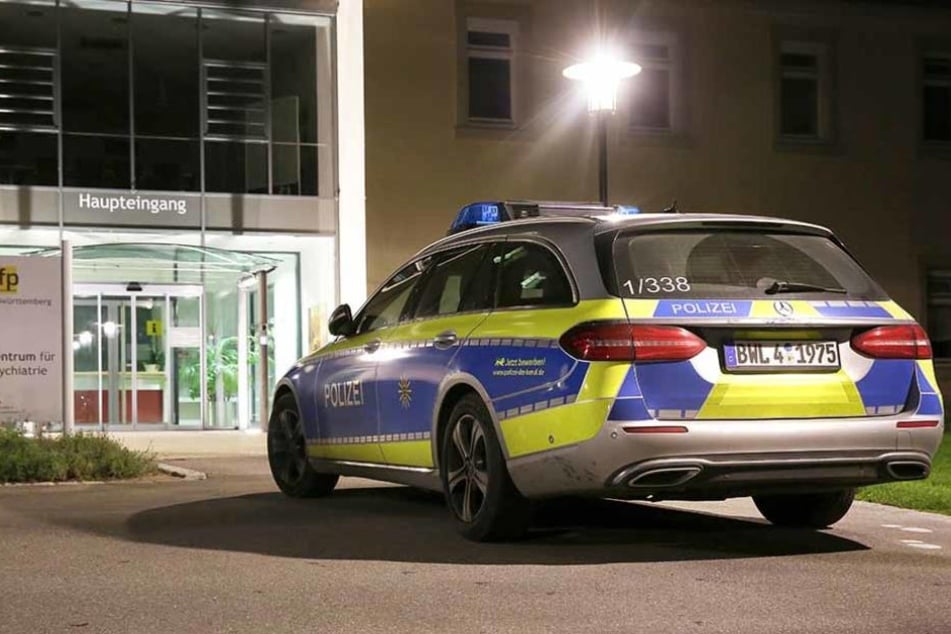 Die Polizei sucht immer noch nach den flüchtigen Straftätern.