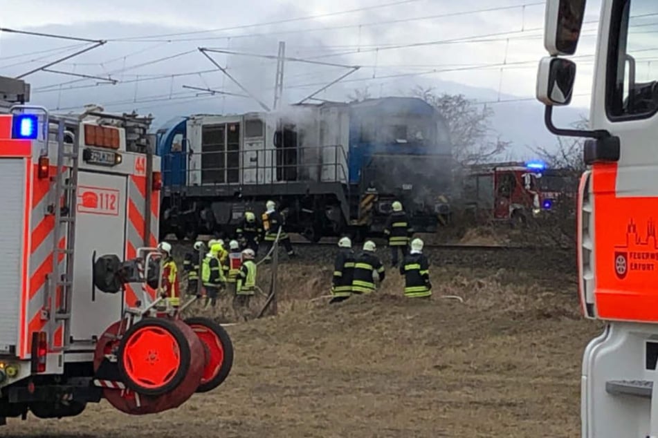 Bei Eintreffen der Feuerwehr brannte es im Motorraum der Diesellok.