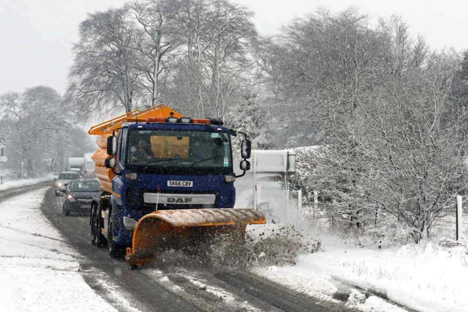 Teile Schottlands sind von einer Schneeschicht bedeckt.