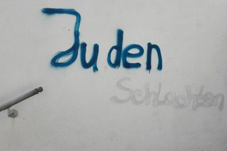 Diese und weitere menschenverachtende Sprüche wurden im Laufe des Freitags in Wurzen entdeckt.