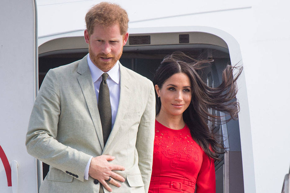 Abgesehen vom Etikett sah Meghan an der Seite von Harry aber bezaubernd aus.