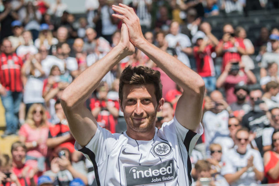 Für Kapitän David Abraham könnte es gegen Leipzig sogar zum Comeback auf dem Platz kommen.