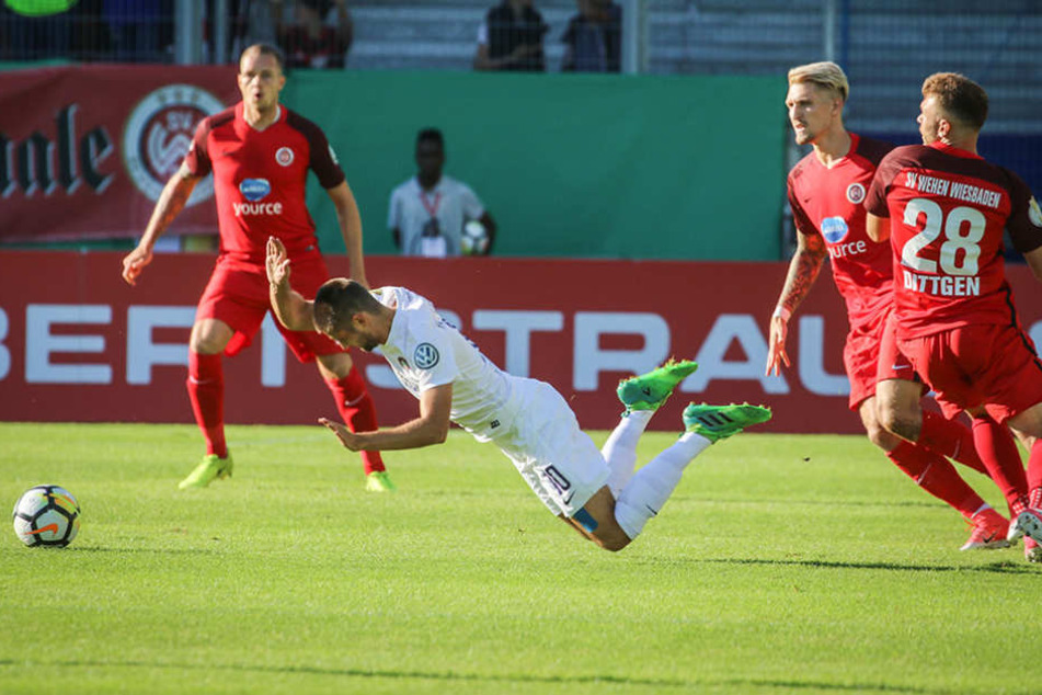 Bruchlandung für den FCE: Aue verlor im DFB-Pokal gegen den Drittligisten aus Wiesbaden.