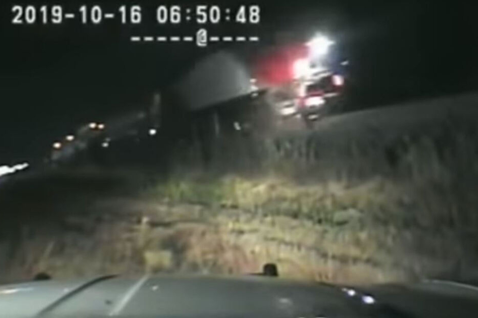 Ausschnitt aus dem Dashcam-Video des Polizeiautos.