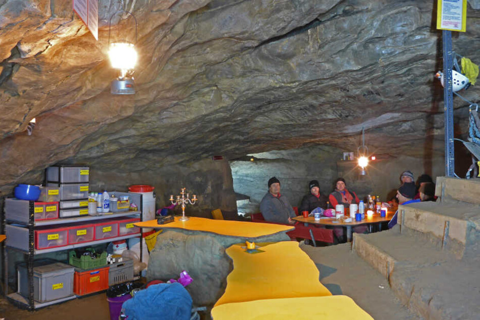 In dieser Höhle saßen die Männer mehrere Tage lang fest. (Archivbild)