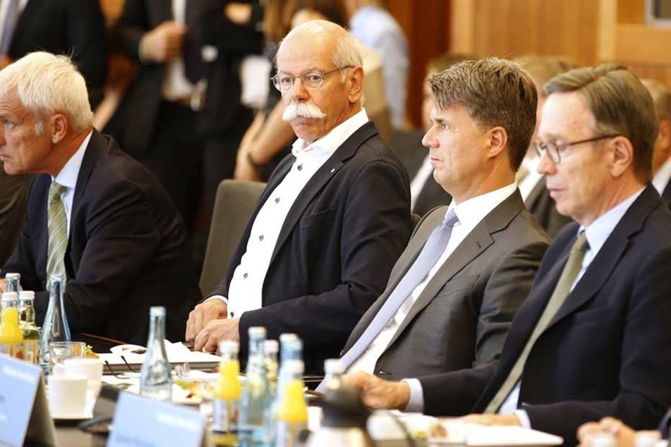 Matthias Wissmann, Präsident des Verbandes der Autoindustrie (VdA), BMW-Chef Harald Krüger, Daimler-Chef Dieter Zetsche, und Volkswagen-Chef Matthias Müller (v.r.n.l.) im August 2017 beim Diesel-Gipfel.