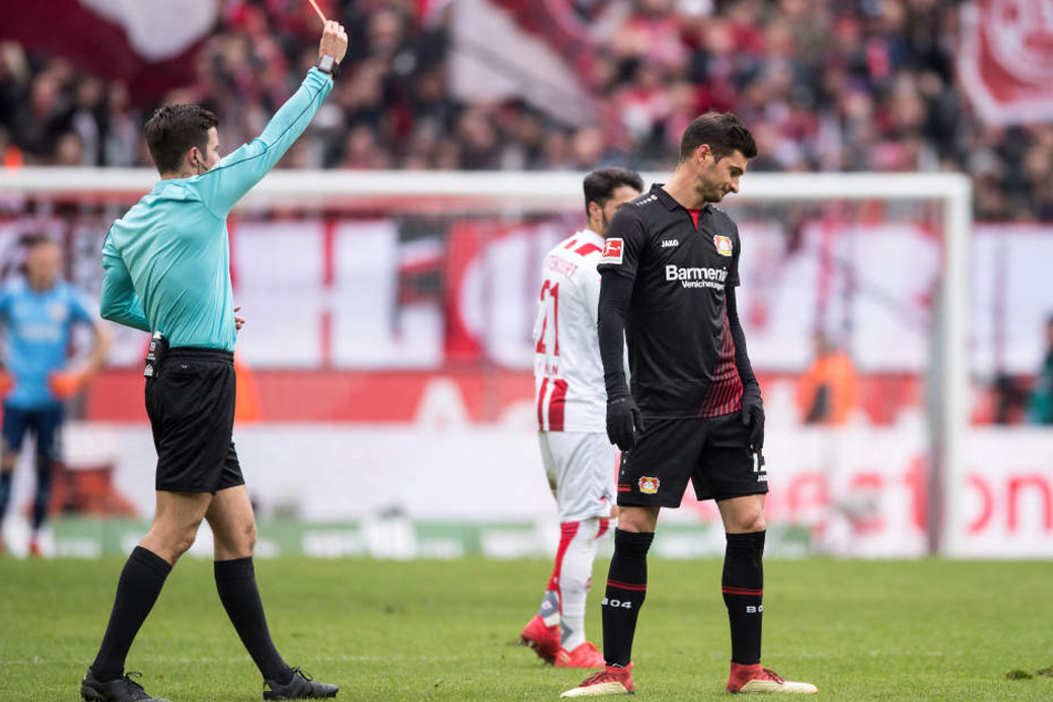 Platzverweis:Das Spiel war für Lucas Alario nach 31 Minuten beendet.