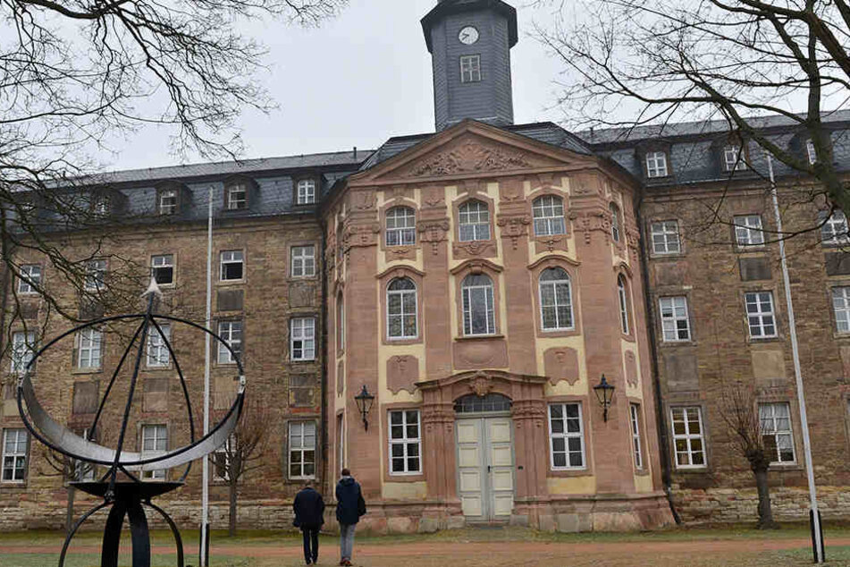 Klosterschule Roßleben: Ein 15 Jahre alter Mitschüler wurde noch in der Schule festgenommen, wie die Polizei am Montag mitteilte.