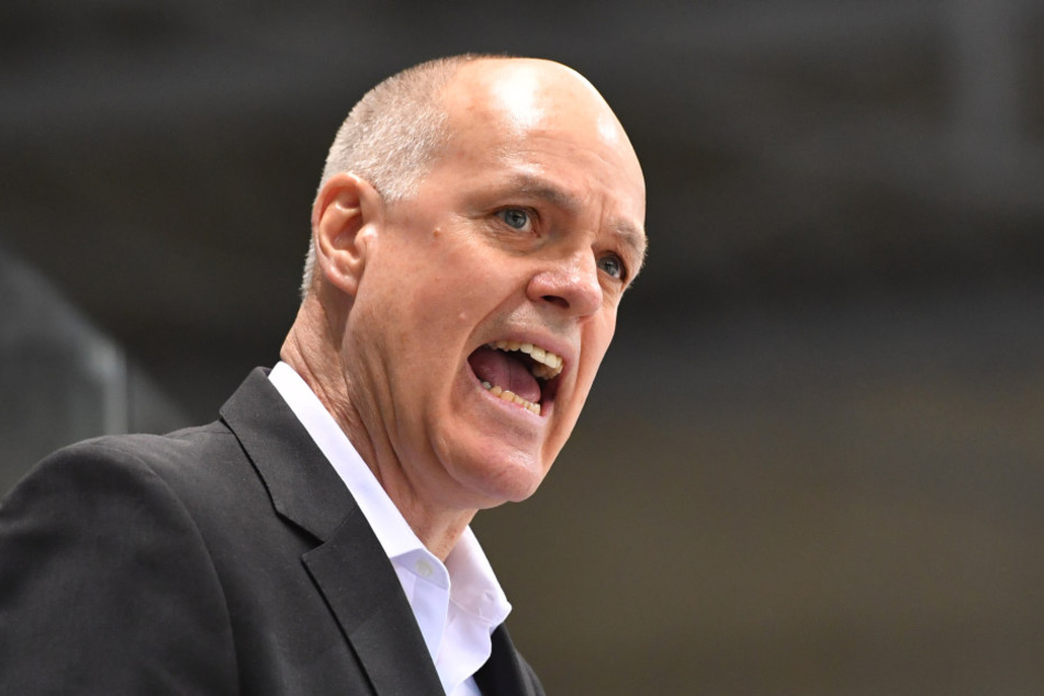 Eislöwen-Coach Bill Stewart gibt an der Seitenlinie alles.