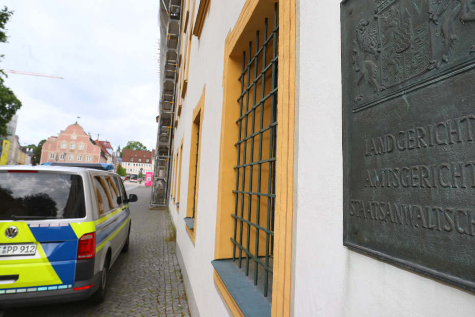 Mann 76 Stellt Einbrecher Im Eigenen Haus Und Bezahlt Dafur Mit