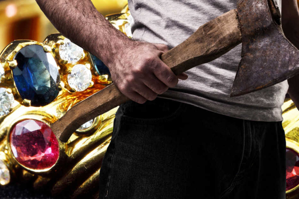 Die Kriminellen schlugen die Vitrinen mit Äxten ein und raubten Schmuck und Uhren (Symbolbild).
