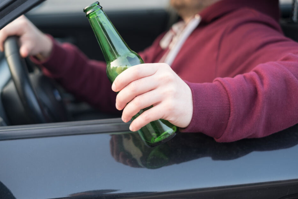 Mit 3,5 Promille Alkohol im Blut hat sich ein 57-jähriger Mann ans Steuer gesetzt. (Symbolbild)