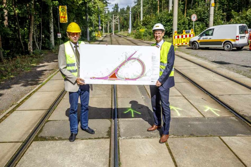 Infrastrukturchef Leonhard Hanusch (69, l.) und Vorstand Andreas Hemmersbach
(49) zeigen die Umbaupläne.