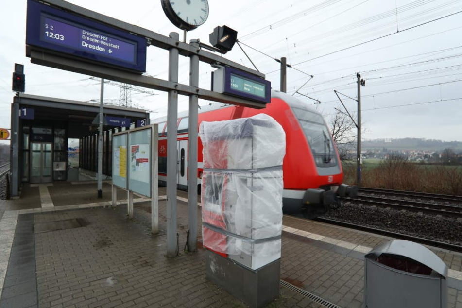 Am Haltepunkt Großzschachwitz wurde ein Fahrkartenautomat gesprengt.