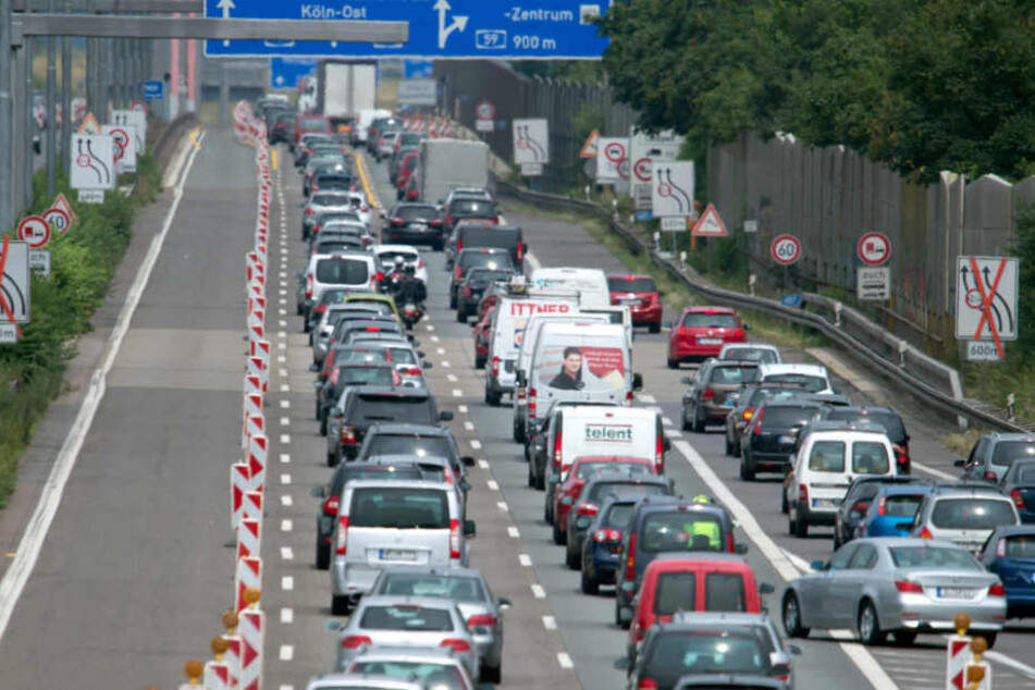 Die Baustelle zur Leverkusener Rheinbrücke auf der A1 ist wohl eine der bekanntesten.