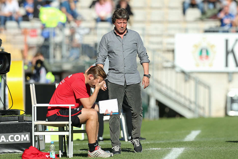 Hatten Nichts zu lachen im Spitzenspiel: Trainer Jeff Saibene (49) und Co-Trainer Carsten Rump (36/in rot).