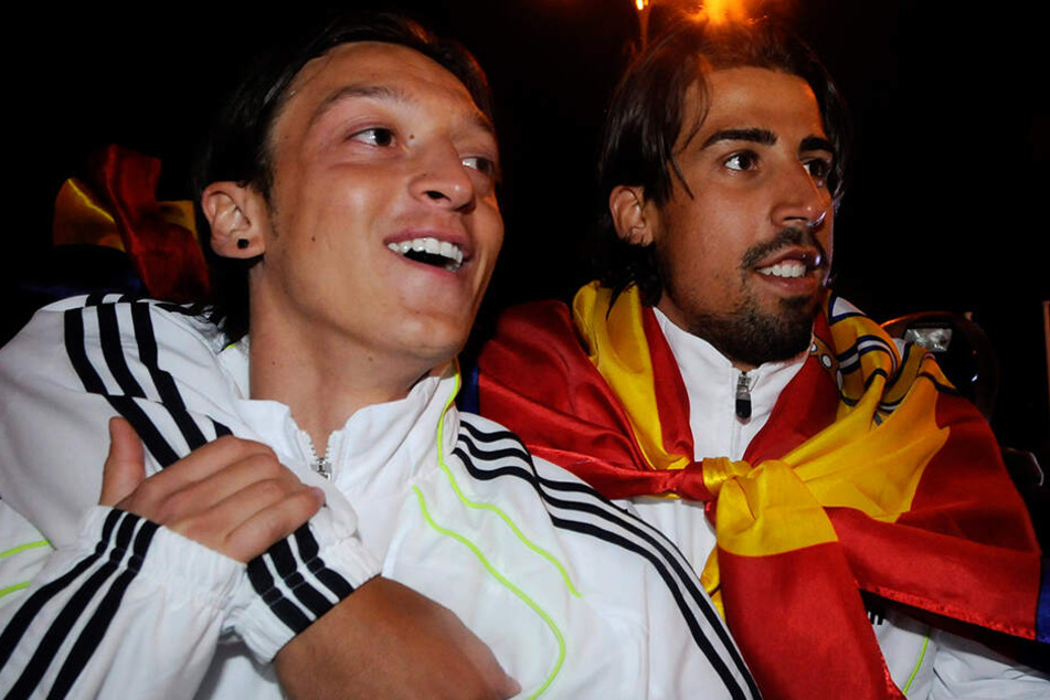 Hier feierten Mesut Özil und Sami Khedira gemeinsam den Sieg über Real-Rivalen FC Barcelona im King's Cup 2011. Vielleicht kommt es zu einer Wiedervereinigung.